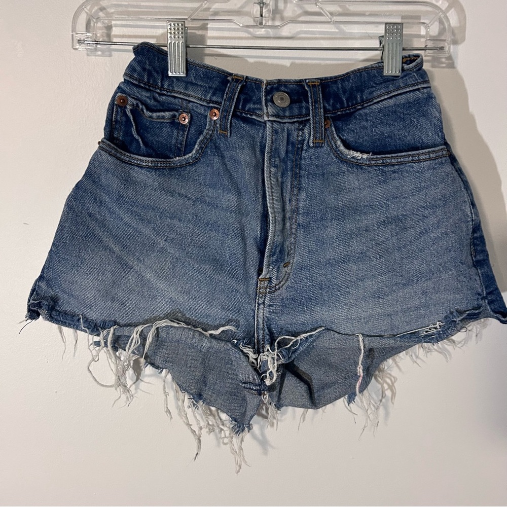 Abercrombie & Fitch The mom short high rise curve love